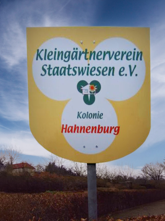 hahnenburg-schild_heller.jpg